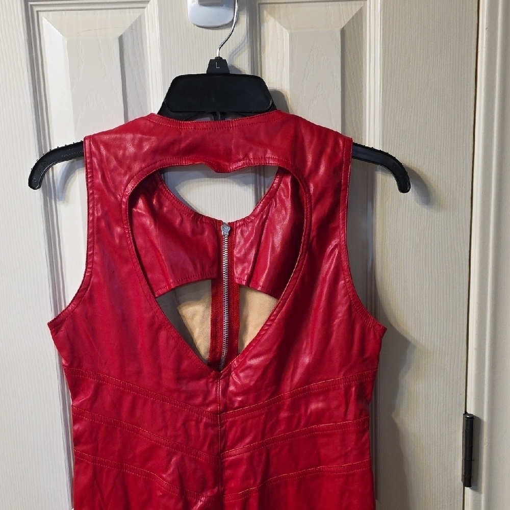 Sleek Red Sleeveless Pant Suit - Picture 2 of 3